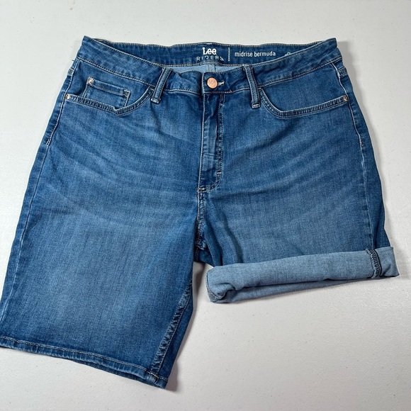 Lee Ryder Women’s Classic midrise Blue Jean Shorts, size 16M - Picture 7 of 13